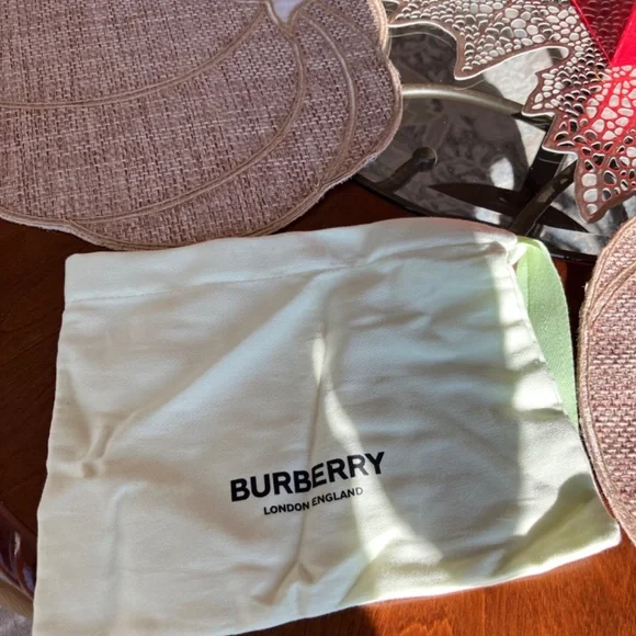 Burberry Crossbody Wallet on Strap - Picture 4 of 11